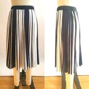 Cynthia Rowley B&W Striped Pleated Skirt Size 8
